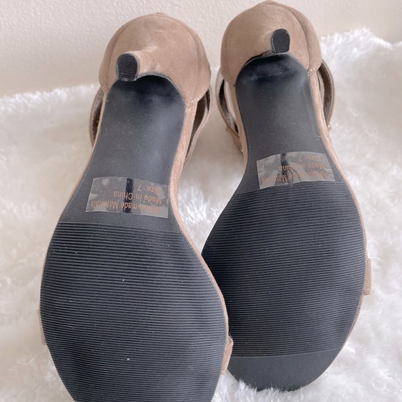 4“ HIGH HEELS - Picture 4 of 5